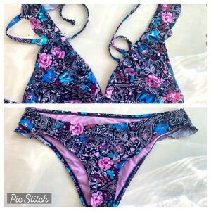 Woman’s bikini (top XL bottom L)